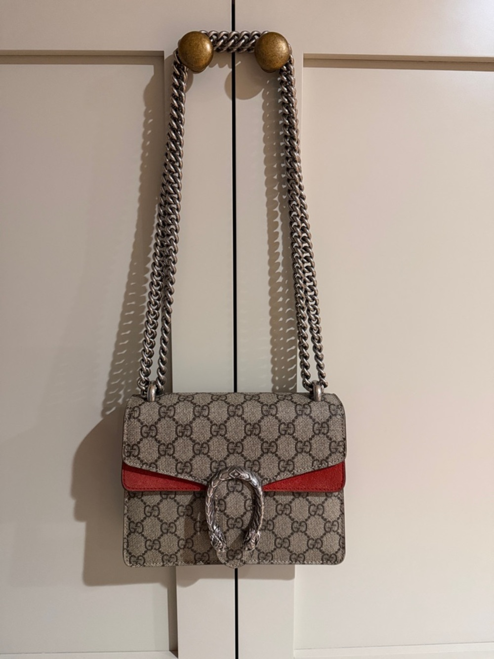Gucci Beige GG Supreme Shoulder Bag with Red Accent